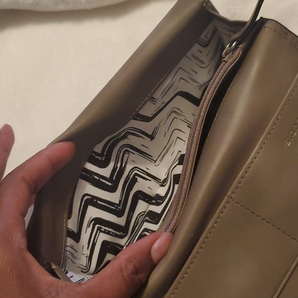 Gently used Metalic wallet - Picture 7 of 8